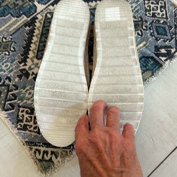 BOBS SKECHERS White Slip On Sneakers 9 - Picture 6 of 10